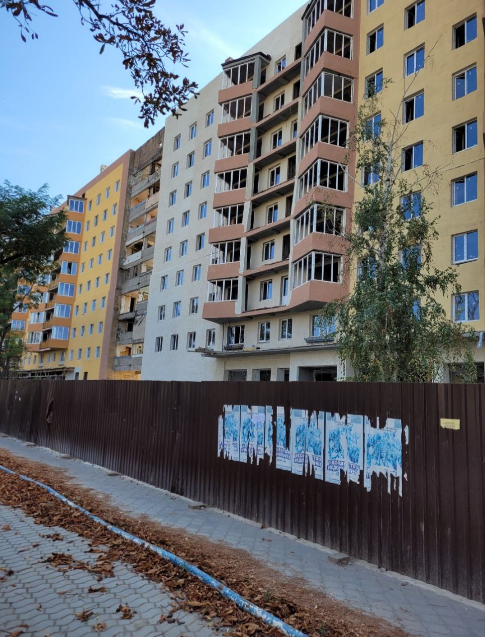 106 fenced off from courtyard, Oct 2023